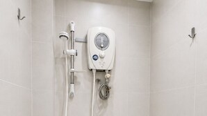 Enkeltrom | Bad | Dusj, håndklær, såpe og toalettpapir
