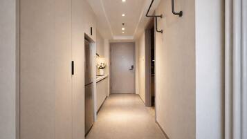 Comfort Condo, 2 Queen Beds, City View | Interior