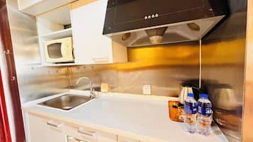 Fridge, microwave, stovetop, cookware/dishes/utensils