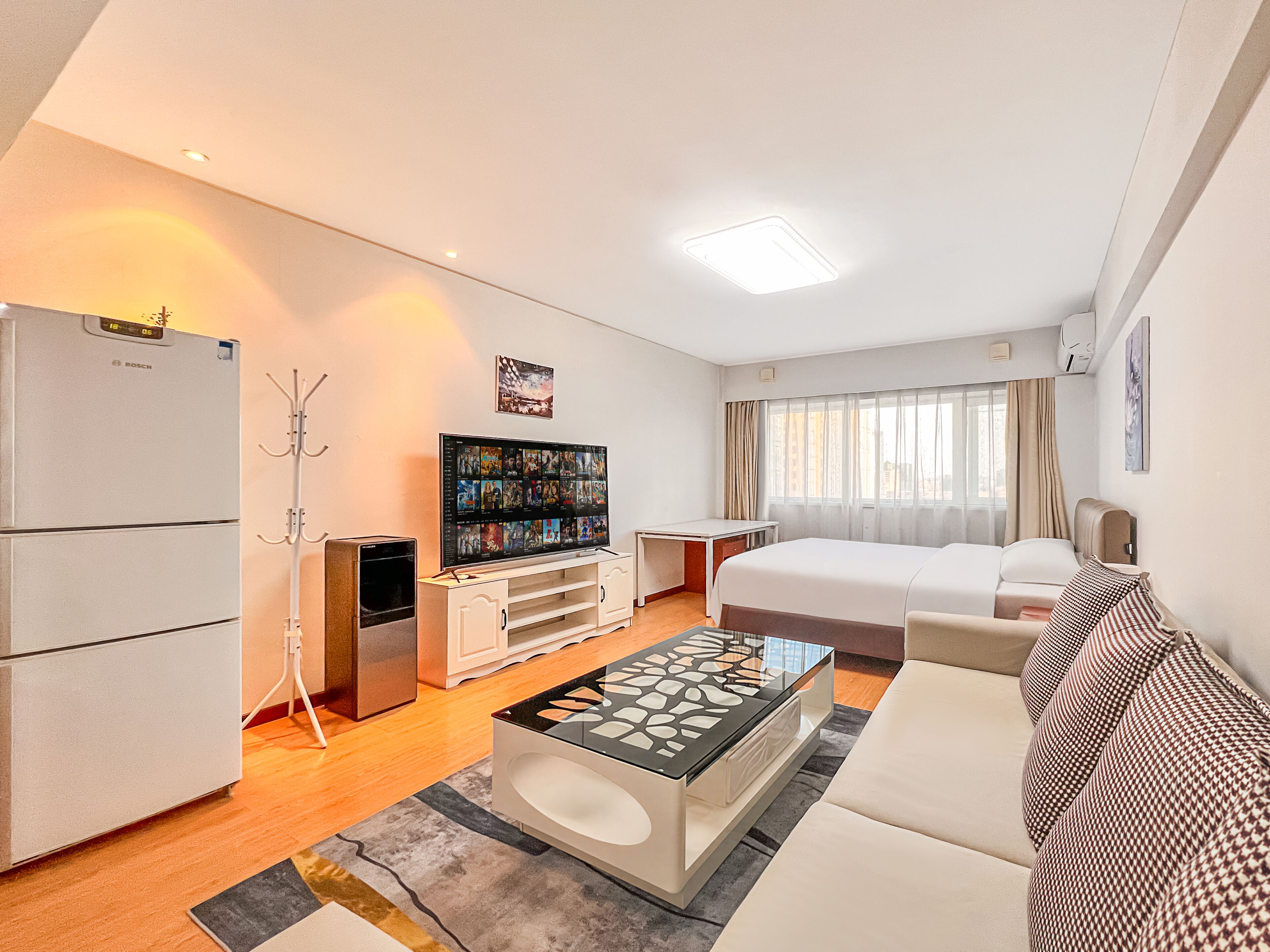 Comfort Condo, 1 Queen Bed, City View | Interior