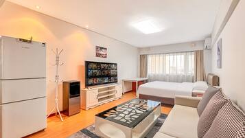 Comfort Condo, 1 Queen Bed, City View | Interior