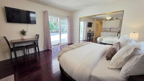 1 slaapkamer, een strijkplank/strijkijzer, gratis wifi, beddengoed