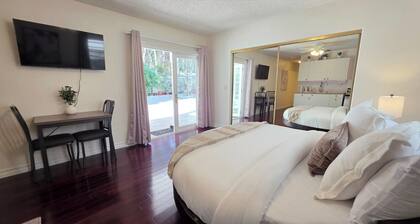 Beverly Hills Studio with Unique Round Bed Adj to Cameo Hotel & Rodeo Drive