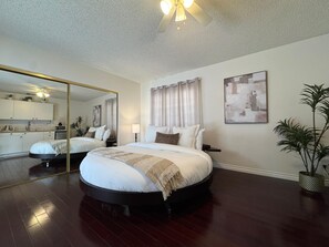 1 chambre, fer et planche à repasser, Wi-Fi gratuit, draps fournis