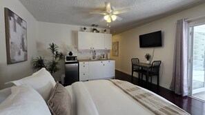 1 chambre, fer et planche à repasser, accès au Wi-Fi (inclus)