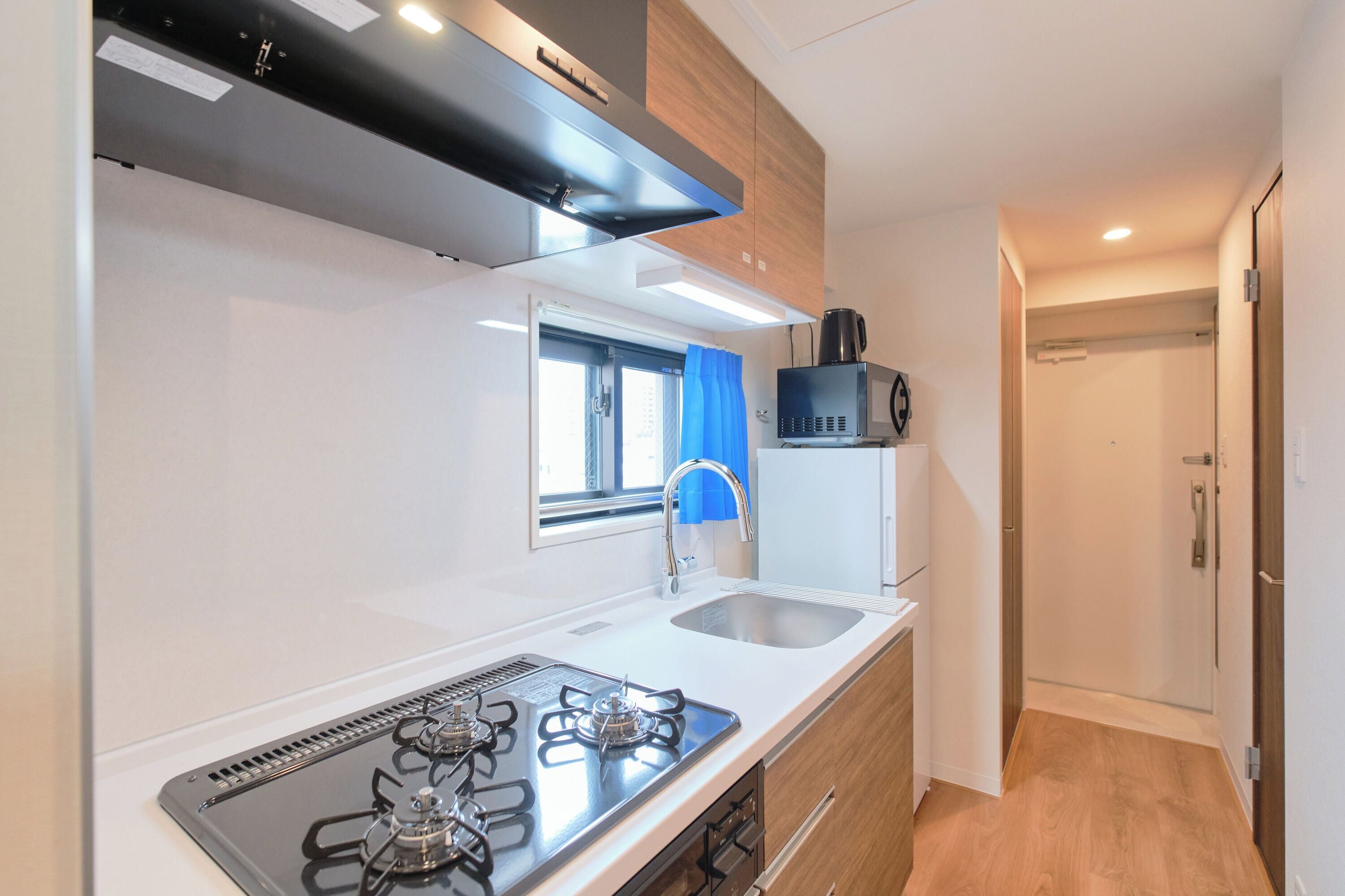 Fridge, microwave, stovetop, cookware/dishes/utensils