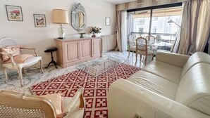 Living area - Luxury 1 bedroom  Jardin Croisette 265 by Interhome (Cannes)