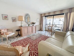 Living area - Luxury 1 bedroom  Jardin Croisette 265 by Interhome (Cannes)