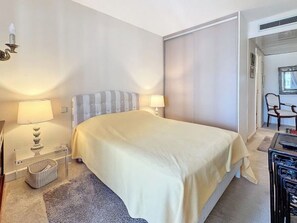 Room - Luxury 1 bedroom  Jardin Croisette 265 by Interhome (Cannes)