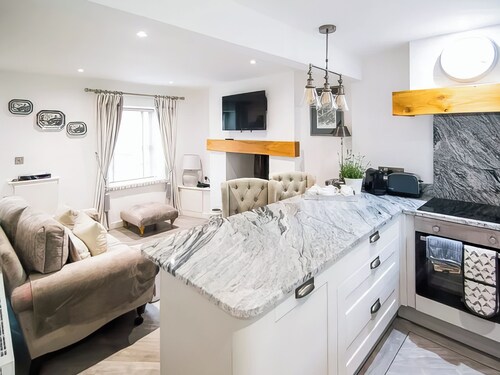 A luxurious cottage set in the heart of Conwy, the perfect romantic getaway.