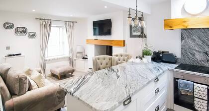 A luxurious cottage set in the heart of Conwy, the perfect romantic getaway.