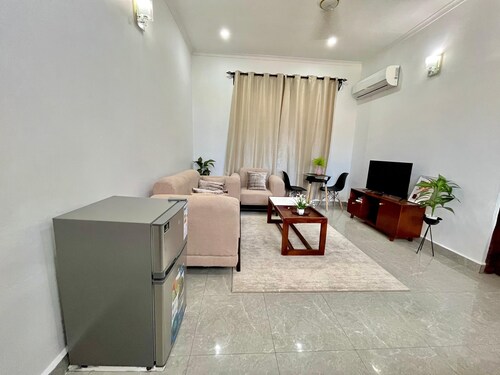 Cozy 1-bedroom apartment: with AC & Dedicated working space