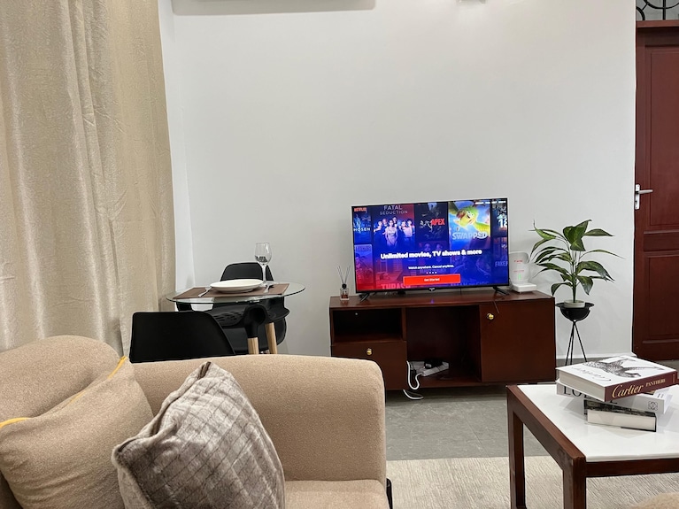 Cozy 1-bedroom Apartment: With Ac & Dedicated Working Space - ダル・エス・サラーム