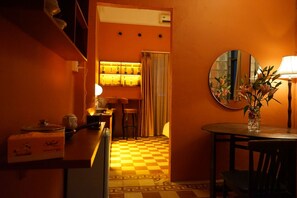 Junior Room, City View | Dining - Goodtime.stay (Thanh pho Ho Chi Minh)