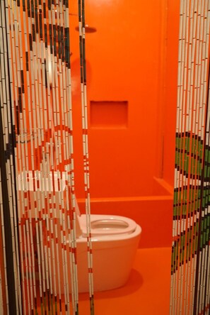 Superior Room, City View | Bathroom | Combined shower/tub, hair dryer, towels, soap - Goodtime.stay (Thanh pho Ho Chi Minh)