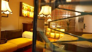 Luxury Room, City View | Interior