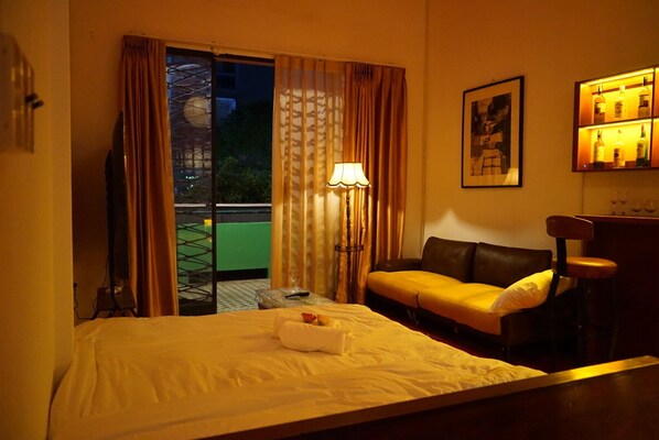 Desk, laptop workspace, free WiFi - Goodtime.stay (Thanh pho Ho Chi Minh)