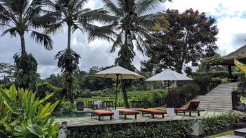 Family Villa, Garden View | Outdoor dining