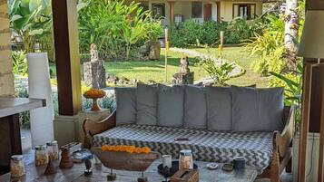 Family Villa, Garden View | Terrace/patio