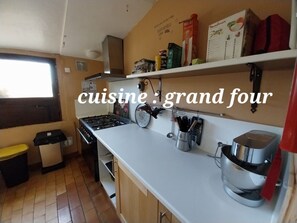 Private kitchen - Vrbo Property (Rogues)