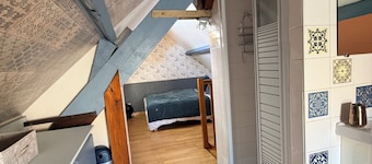 Small detached house with courtyard