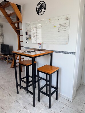 Dining - Vrbo Property (Chaumont-en-Vexin)