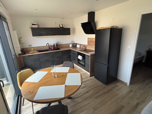 Private kitchen - Vrbo Property (Saint-Jean-de-la-Rivière)