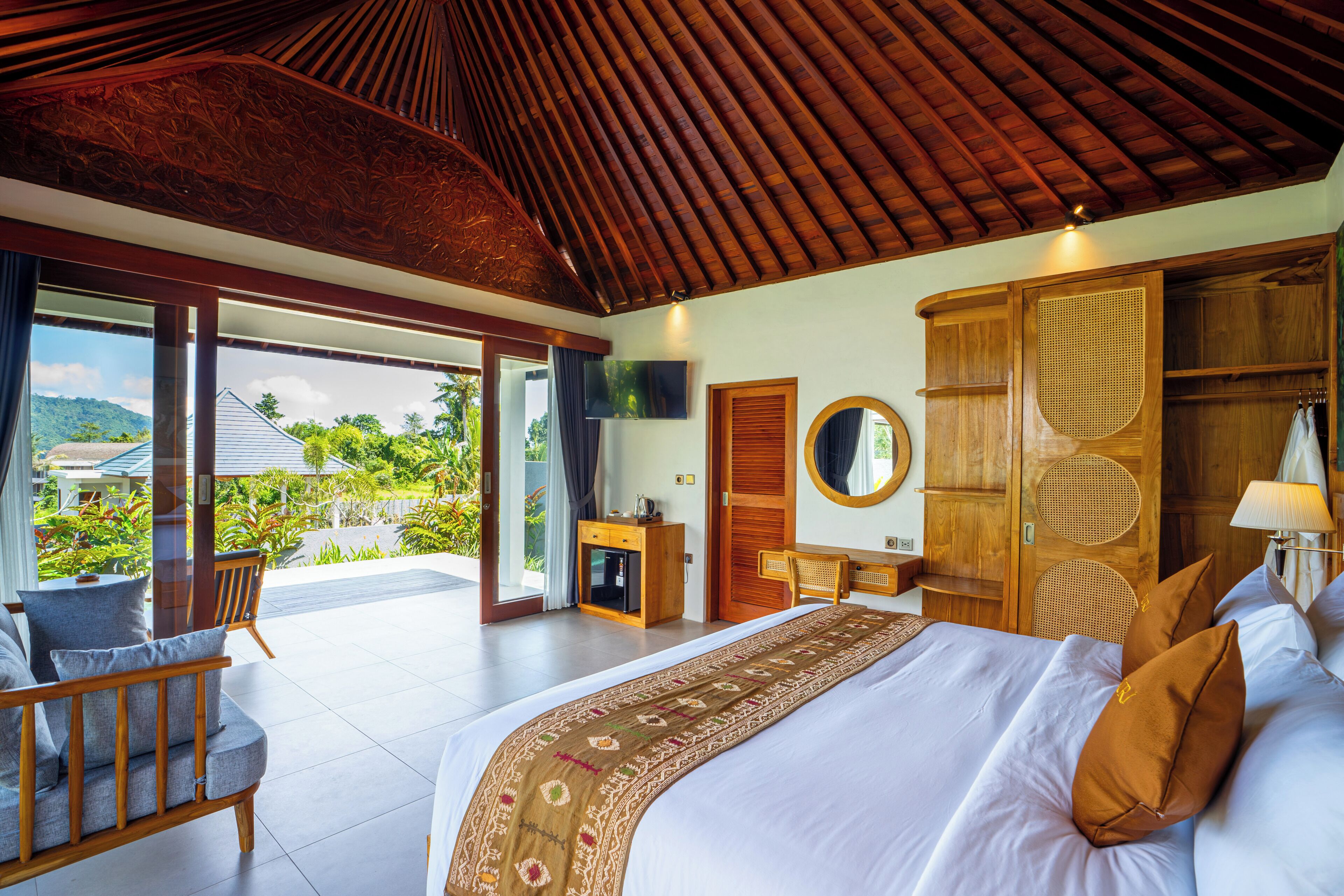 In-room safe, soundproofing, iron/ironing board, free WiFi