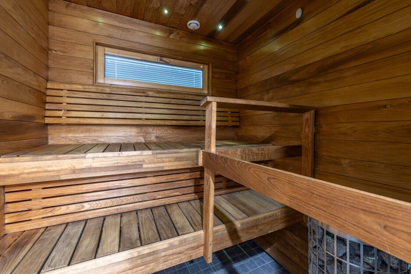 Experience authentic Nordic relaxation in your own private, wooden sauna, ideal for soothing sore muscles after outdoor activities. It heats up quickly, allowing you to unwind completely on your own schedule.