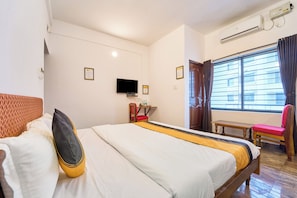 Deluxe Double Room | Iron/ironing board