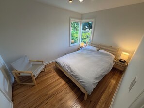 4 slaapkamers, een strijkplank/strijkijzer, wifi, beddengoed
