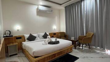 Family Quadruple Room, Mountain View | Free WiFi, bed sheets