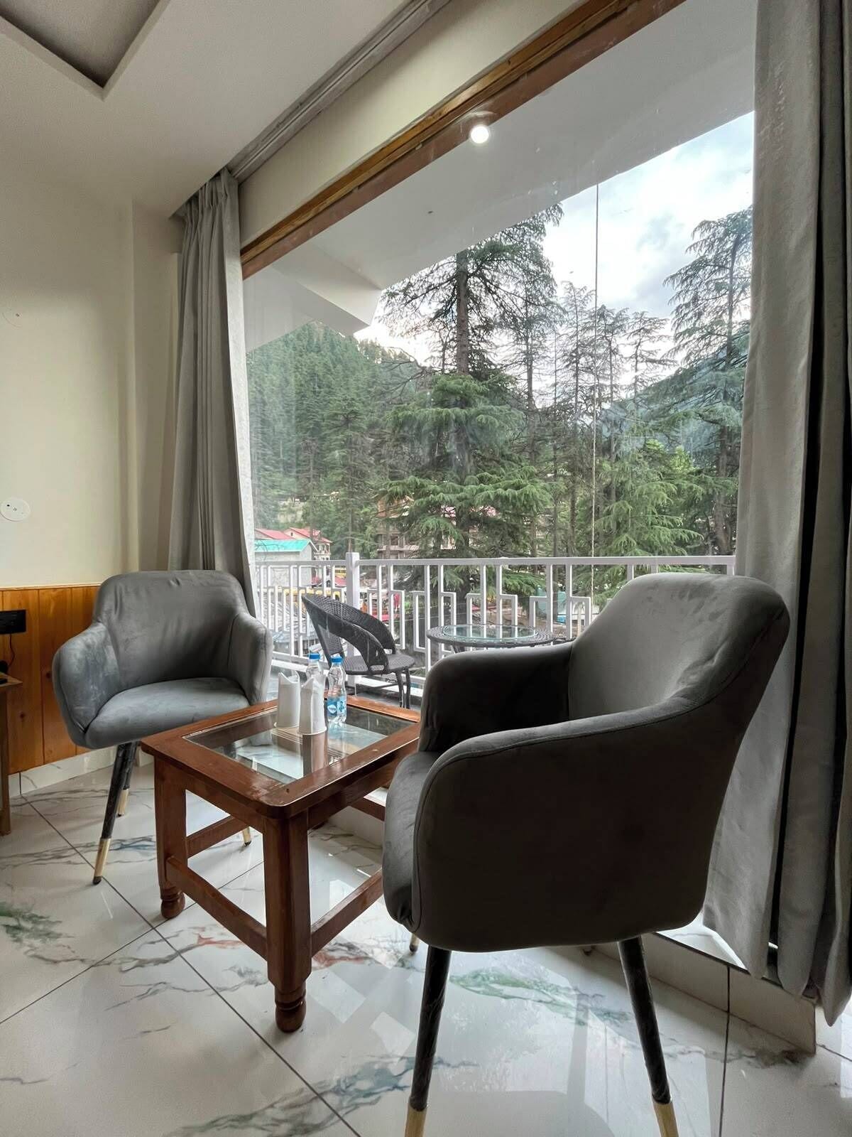 Habitació prèmium, balcó, vistes a la muntanya | Wifi gratuïta i roba de llit 