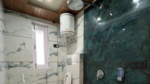 A bathroom with a toilet, bidet, and sink. - Hotel The Travica Kasol (Kasol)