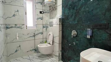 Premium Room, Balcony, Mountain View | Bathroom | Towels, soap, toilet paper