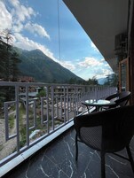 Habitación Premium, balcón, vistas a la montaña | Wifi gratis y ropa de cama
