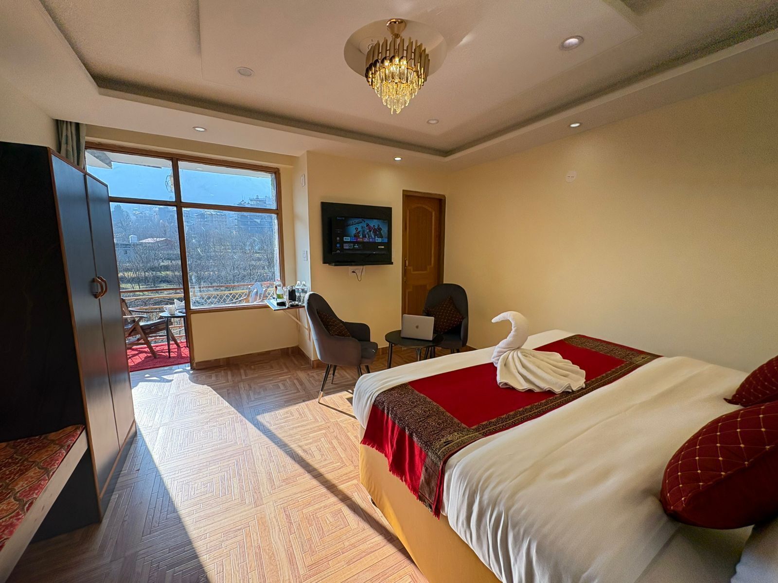 Quarto casal luxo, sacada | Wi-Fi de cortesia