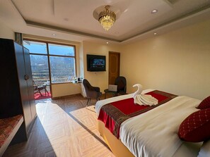 Deluxe Double Room, Balcony | Free WiFi