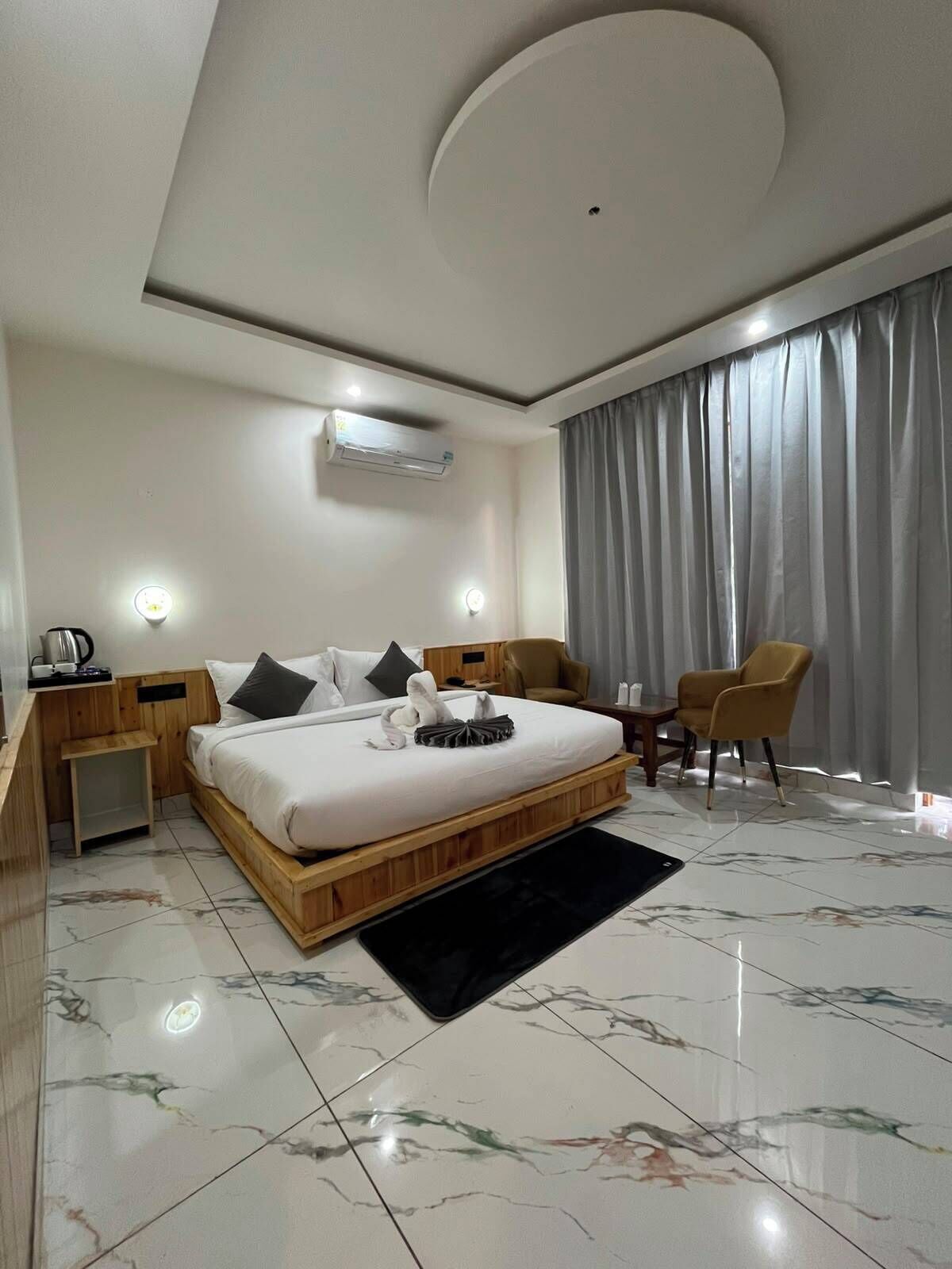 Habitación cuádruple familiar, vista a la montaña | Wifi gratis y ropa de cama 