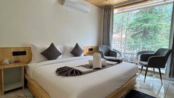 Superior Room, Balcony, Mountain View | Free WiFi, bed sheets