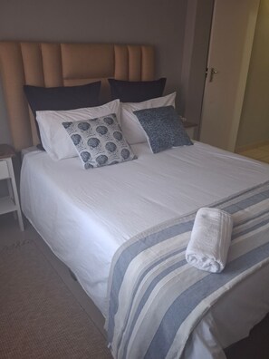 Iron/ironing board, internet, bed sheets