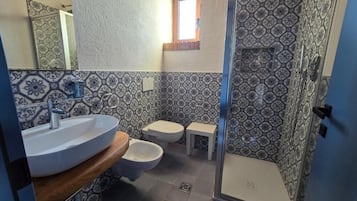 Haartrockner, Seife, Shampoo, Toilettenpapier