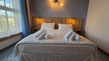 Laptop workspace, free WiFi, bed sheets