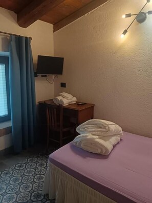 Desk, free WiFi, wheelchair access