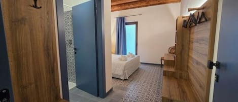 Laptop workspace, free WiFi, bed sheets
