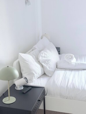 Ferros/tábuas de passar roupa, acesso à internet, roupa de cama