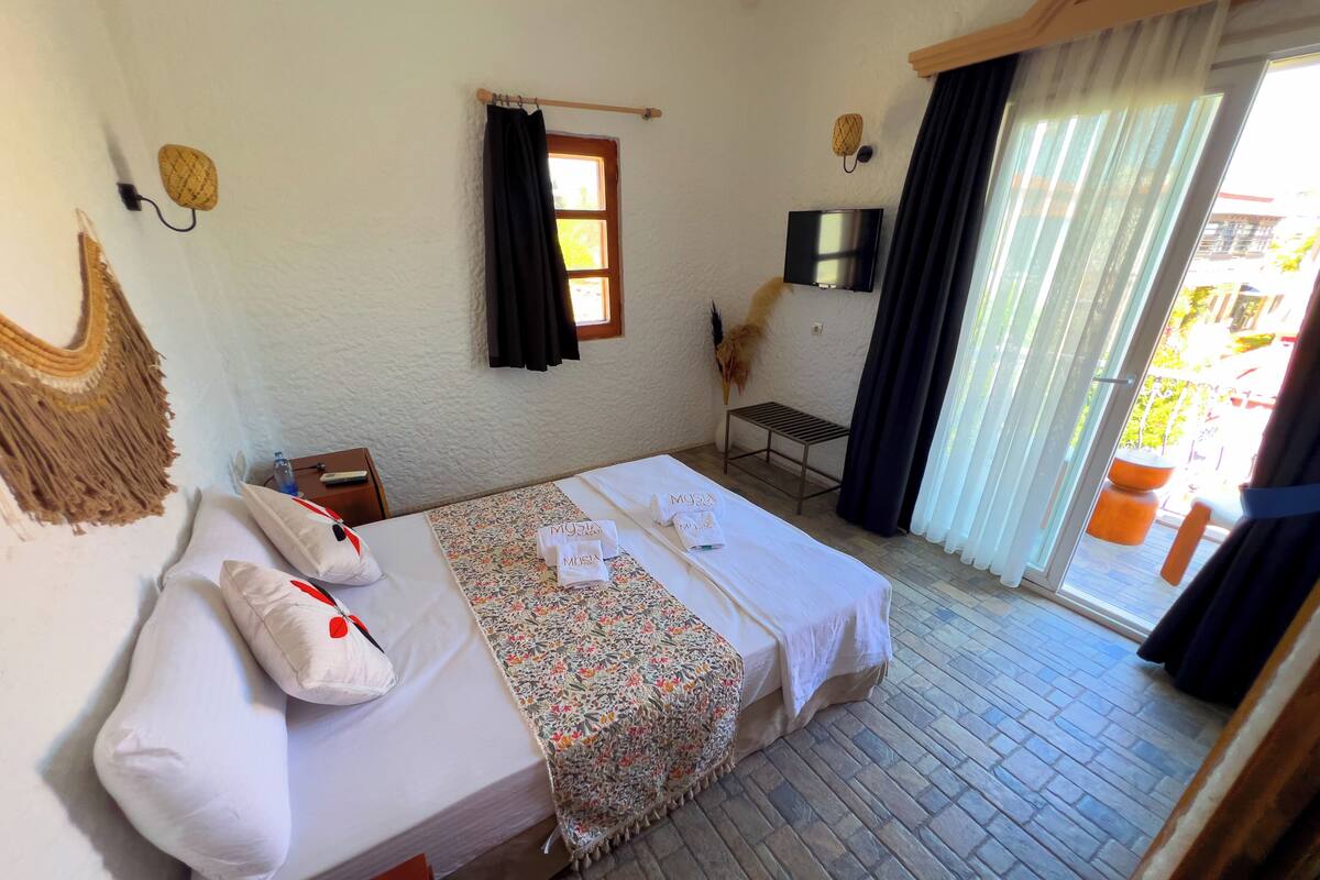 Habitación Deluxe doble, balcón, vistas a la piscina | Wifi gratis