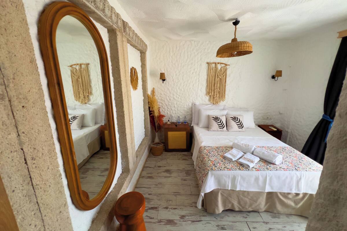 Habitación estándar con 1 cama doble o 2 individuales, vistas a la ciudad | Wifi gratis