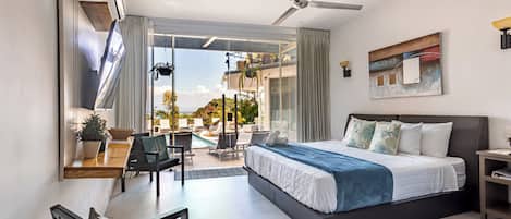4 bedrooms, iron/ironing board, internet, bed sheets