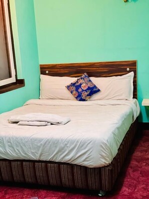 Quarto standard, varanda coberta | Cofres nos quartos, quartos à prova de som, Wi-Fi de cortesia